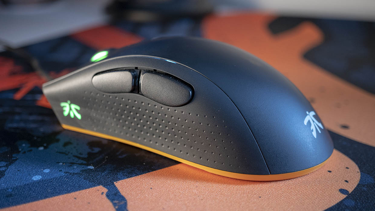 fnatic clutch 2 gaming mouse